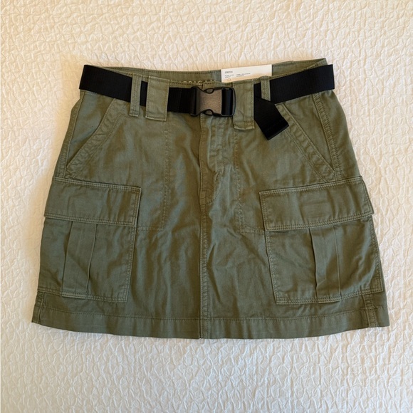 American Eagle Outfitters Dresses & Skirts - NWT American Eagle Hi-Rise A-Line Utility Skirt - Size 2
